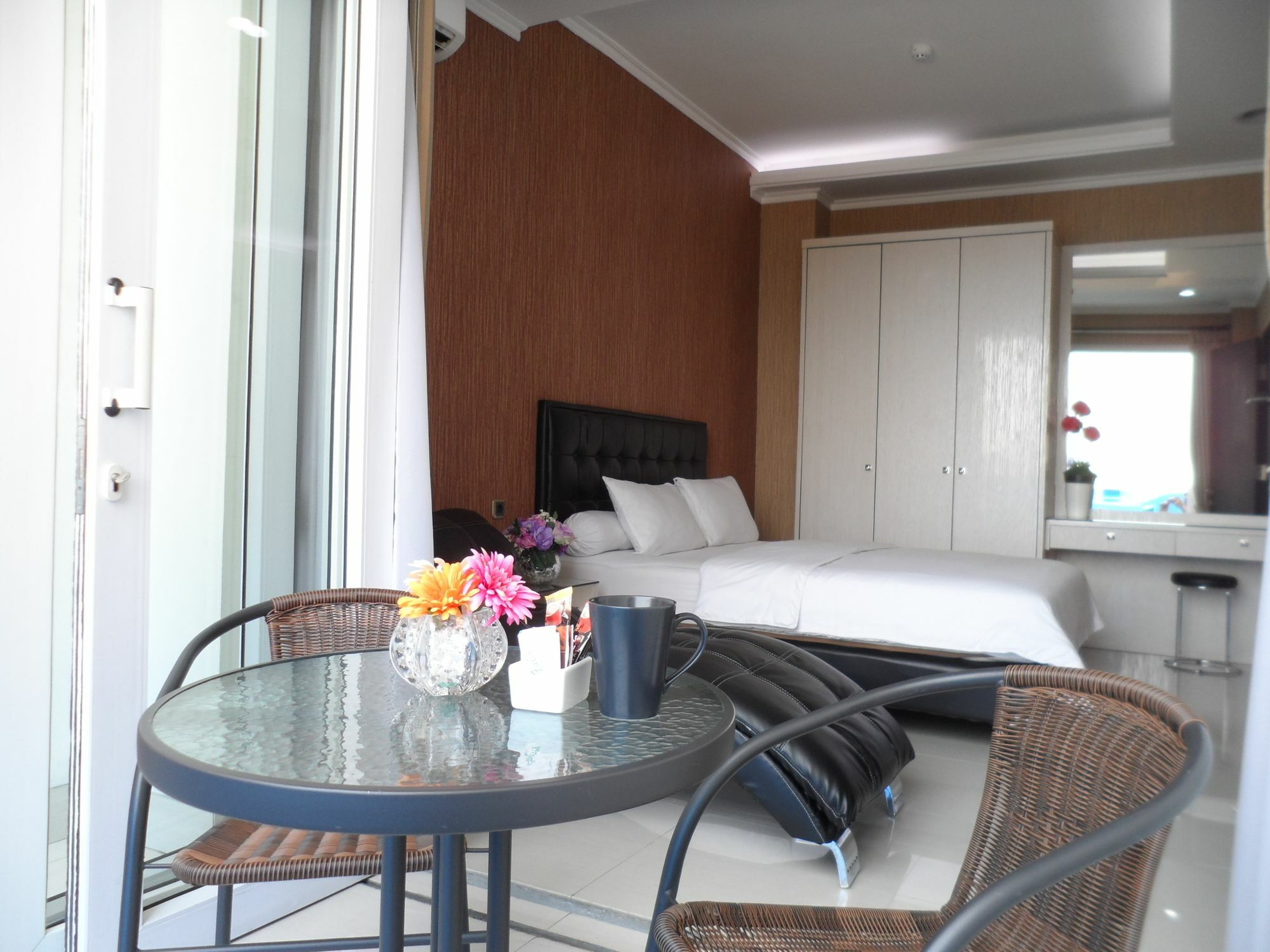 Harvia Suites Kebon Jeruk Jacarta Exterior foto